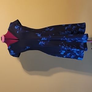 Julia Jordan dress size 8. Never worn. Non smoking - no pet home